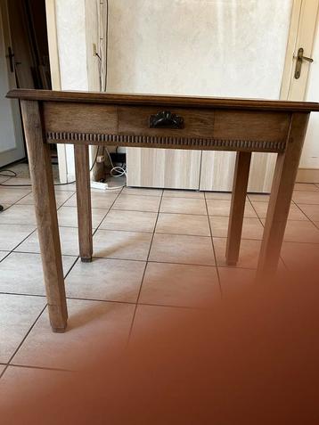 Antieken eiken tafel beschikbaar voor biedingen