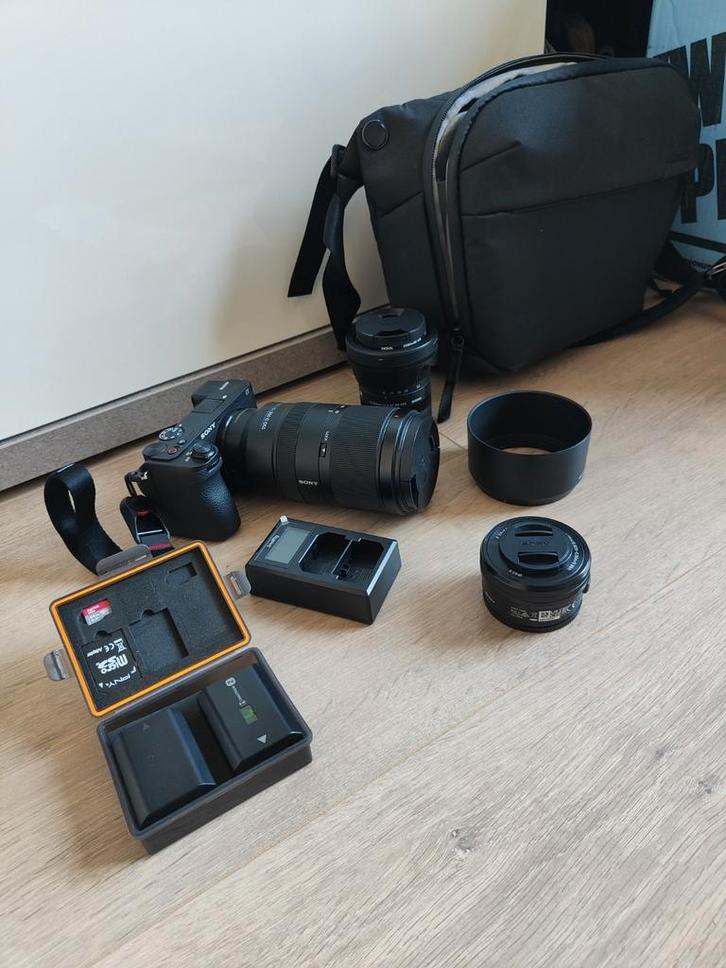 Sony A6700 Sigma 18-50 Sony 70-350 Sony 16-50 peak design, Audio, Tv en Foto, Fotocamera's Digitaal, Sony, Ophalen