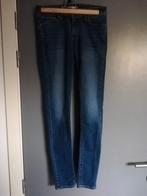 Donker blauwe Levi's jeans 711 skinny, Blauw, Ophalen of Verzenden, Zo goed als nieuw, Lang