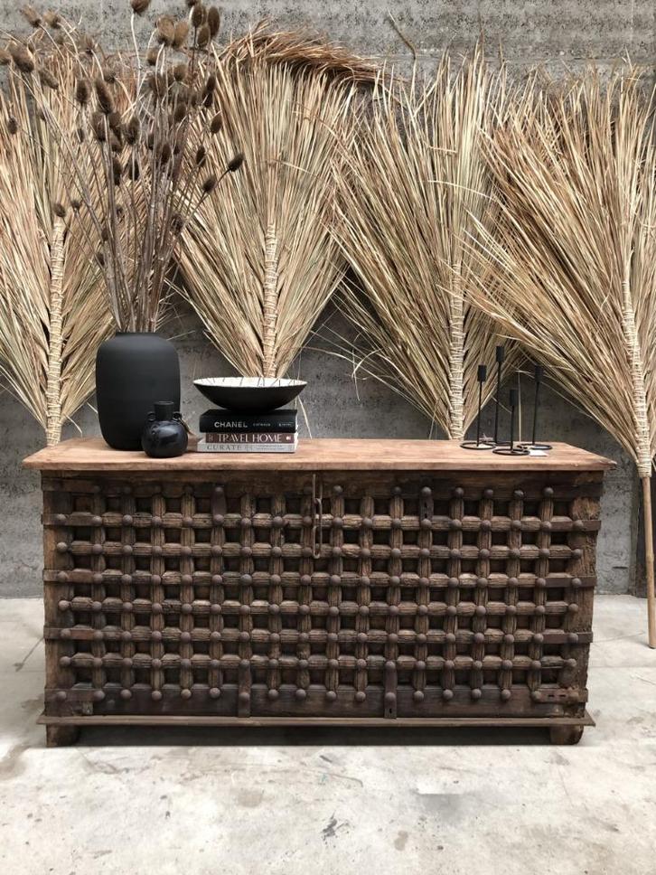 Zware antieke kist oud dressoir India, Huis en Inrichting, Woonaccessoires | Kisten, Zo goed als nieuw, 75 cm of meer, Minder dan 50 cm