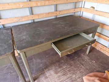 Vintage metalen bureau acior  beschikbaar voor biedingen