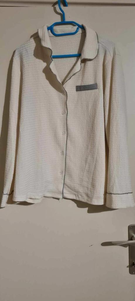 Prachtige pyjama in maat XL en in zeer goede staat, Kleding | Dames, Homewear, Zo goed als nieuw, Maat 46/48 (XL) of groter, Beige