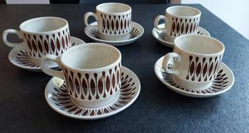 5 kopjes en sous-tasses Biltons Staffordshire England beschikbaar voor biedingen
