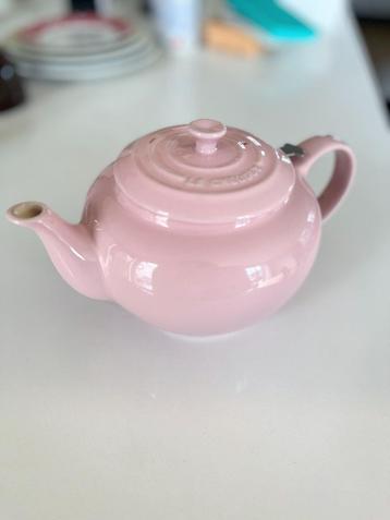 NIEUWE Le Creuset theepot met infuser Chiffon Pink beschikbaar voor biedingen