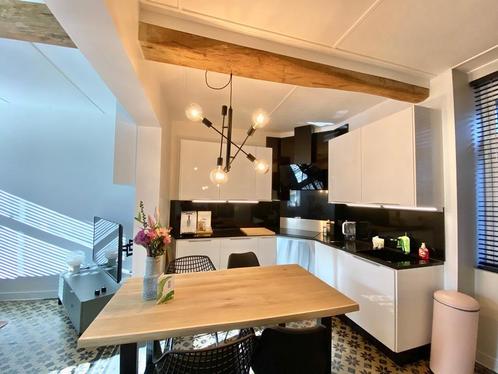 Keuken met toestellen en natuursteen, Huis en Inrichting, Keuken | Complete keukens, Gebruikt, Hoekkeuken, Zwart, Graniet of Steen