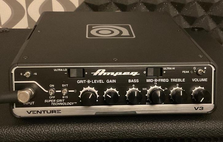 Ampeg Venture 3 en Roland DB-500 basversterkers te koop., Muziek en Instrumenten, Versterkers | Bas en Gitaar, Zo goed als nieuw