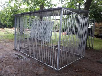 nieuwe hondenkennel met dak