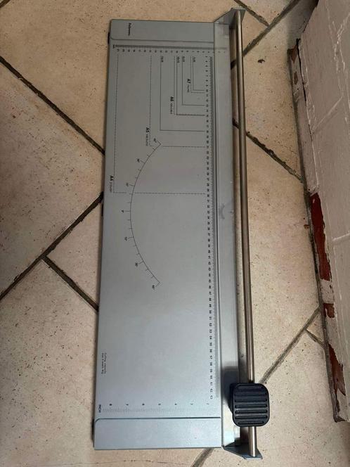 Grote papiersnijmachine (iets groter dan A3), Hobby en Vrije tijd, Overige Hobby en Vrije tijd, Gebruikt, Ophalen