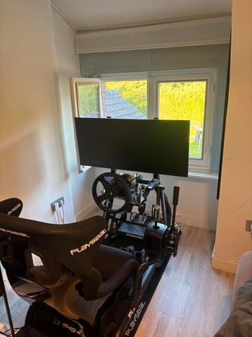 Playseat sensation pro + sim platform right, Games en Spelcomputers, Ophalen of Verzenden, Zo goed als nieuw