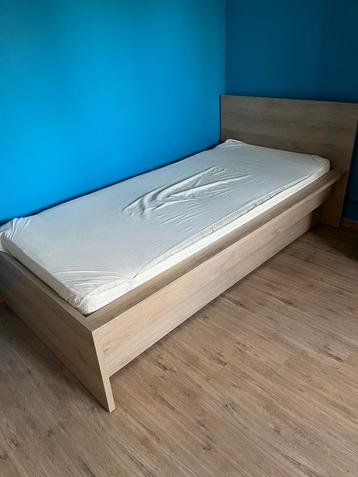 Tienerslaapkamer beschikbaar voor biedingen