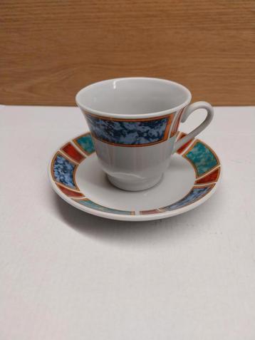 kopjes en schoteltjes  beschikbaar voor biedingen