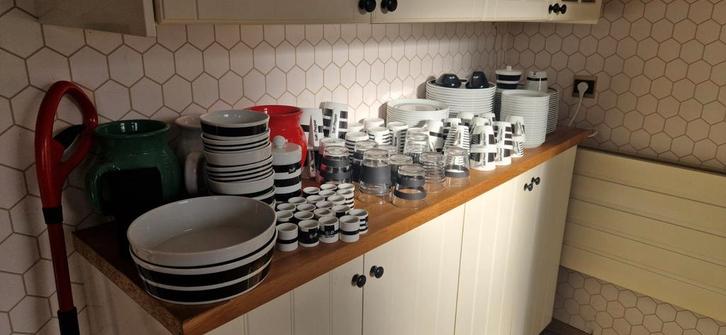 Salt & pepper stripes servies, Maison & Meubles, Armoires | Armoires à chaussures, Enlèvement