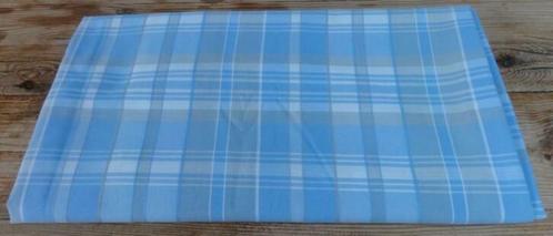 Lichtblauw/ wit /lichtgrijs geruite stof, voor bv tafelkleed, Hobby en Vrije tijd, Stoffen en Lappen, Zo goed als nieuw, 120 cm of meer