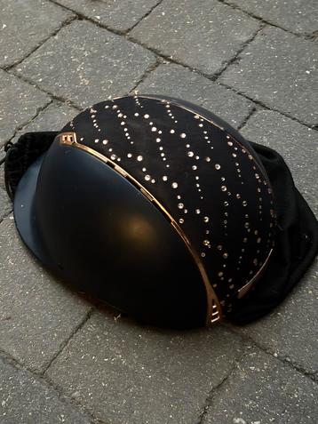 helm te koop. beschikbaar voor biedingen