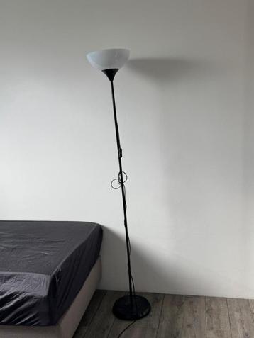 VLOERLAMP beschikbaar voor biedingen