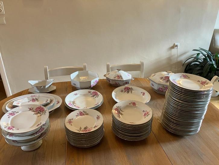 Service de table de Limoges - 74 pièces - Motif Pivoine, Antiek en Kunst, Antiek | Servies compleet, Ophalen