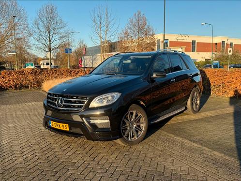 Zeer nette Mercedes ML 350 AMG 4 MATIC VOL IN OPTIES!, Auto's, Mercedes-Benz, Bedrijf, M-Klasse, Alarm, Diesel, SUV of Terreinwagen