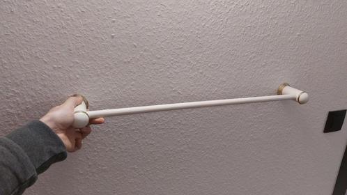 2 witte metalen servethouders van 60 cm, Huis en Inrichting, Badkamer | Badtextiel en Accessoires, Gebruikt, Handdoekenrek, Wit