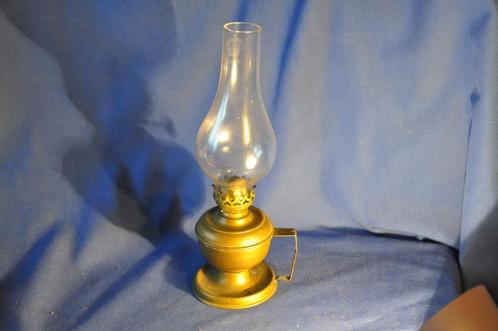 petit lampe en cuivre au petrole, Antiquités & Art, Antiquités | Éclairage, Enlèvement ou Envoi