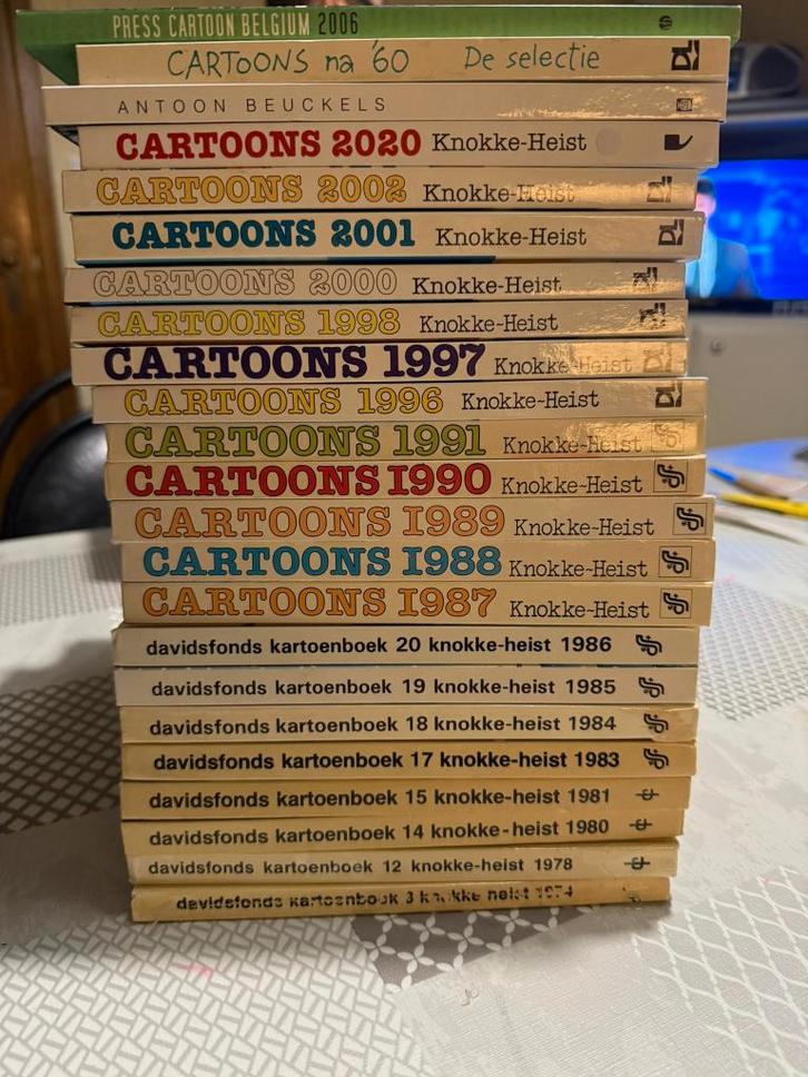 Pakket Davidsfonds Kartoenboek, Knokke Heist 23 stuks, Boeken, Humor, Gelezen, Cartoons, Ophalen of Verzenden