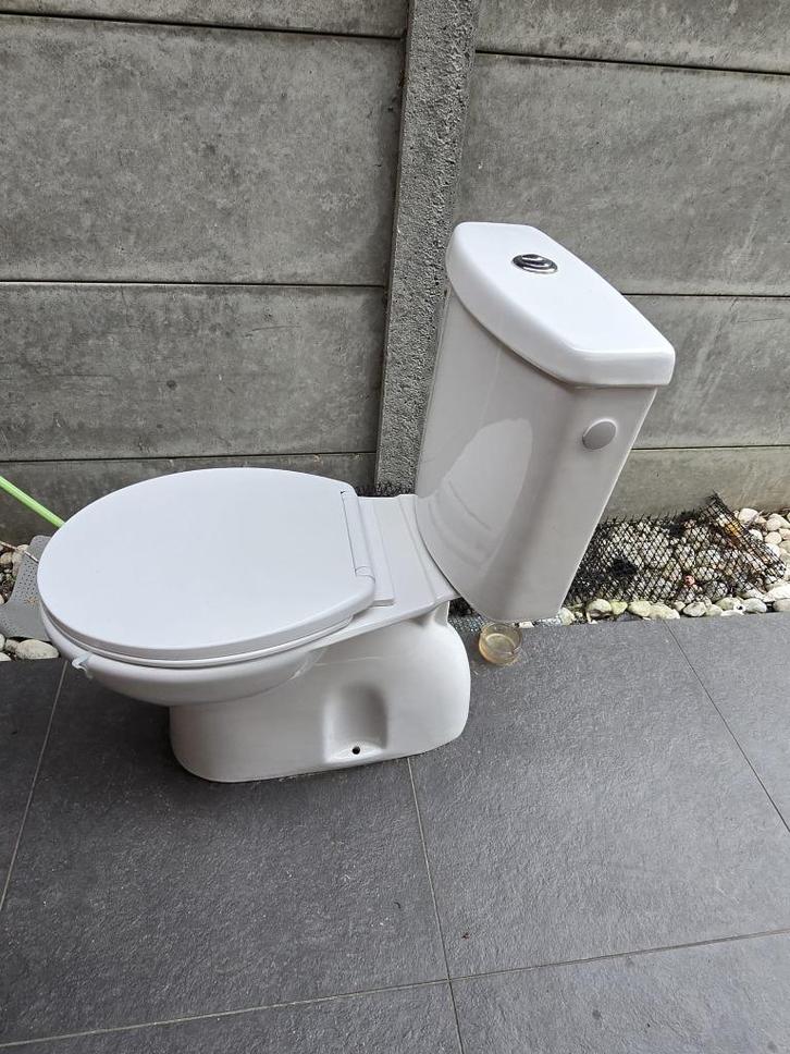 WC te koop, Doe-het-zelf en Bouw, Sanitair, Gebruikt, Toilet, Steen, Ophalen