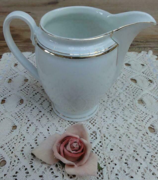 Groot wit porseleinen melkkannetje, goud randjes, Winterling, Huis en Inrichting, Keuken | Servies, Gebruikt, Overige typen, Overige stijlen