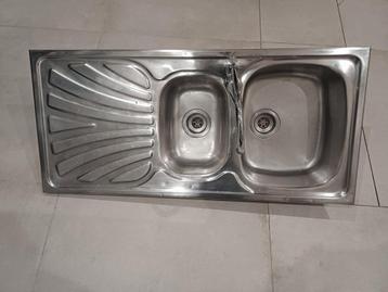 Dubbele Inox spoelbak/ lavabo met kraan beschikbaar voor biedingen
