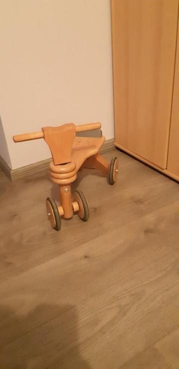 Stevige, houten loopfiets beschikbaar voor biedingen