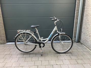 Damesfiets voor woon-werk verkeer beschikbaar voor biedingen