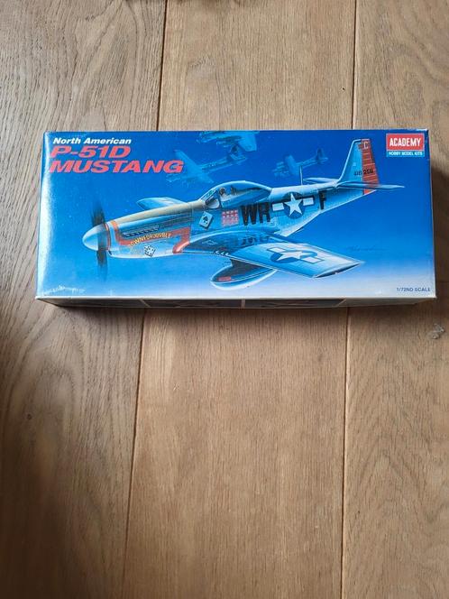 ACADEMY North American P-51D Mustang 1/72, Hobby en Vrije tijd, Modelbouw | Vliegtuigen en Helikopters, Zo goed als nieuw, Vliegtuig