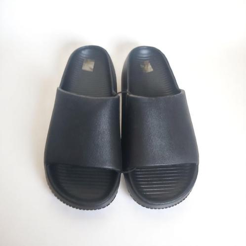 Heren slippers effen zwart 42, Kleding | Heren, Schoenen, Nieuw, Slippers, Zwart, Verzenden
