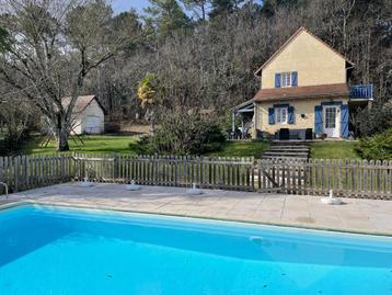 Huis en bijgebouw met verwarmd zwembad in Périgord Noir, Vakantie, 15 personen, Groepsaccommodatie, Open haard, In bos