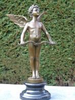 statue de cupidon en bronze signé sur marbre ., Antiquités & Art, Antiquités | Bronze & Cuivre, Bronze, Enlèvement ou Envoi