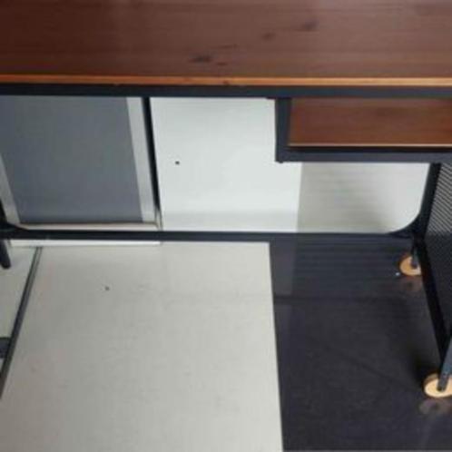 Petit meuble style industriel IKEA / Livraison possible, Maison & Meubles, Armoires | Mobilier de télévision, Utilisé, Enlèvement