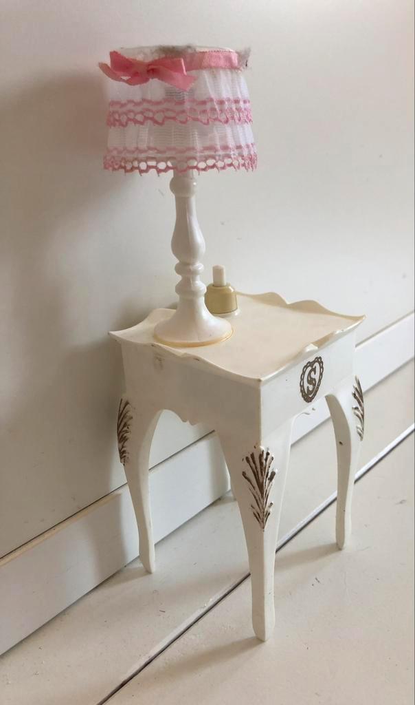 lampe de chevet jouet vintage Sindy/Barbie des années 1970, Antiquités & Art, Antiquités | Jouets, Enlèvement ou Envoi