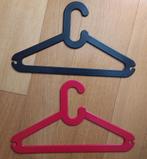 Set van 6 vintage plastic hangers, 3 kleuren, Kleding | Dames, Ophalen of Verzenden, Gebruikt, Kunststof