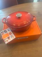 Ovale kookpan Le Creuset 27 cm Kersenrood, Huis en Inrichting, Ophalen, Nieuw, Gietijzer, Keramische plaat