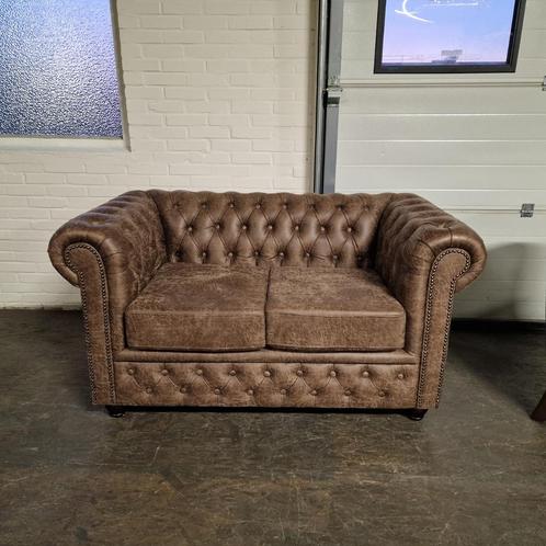Brighton 2-Zits Classic Chesterfield Bank – Bruin, Soft Leer, Antiek en Kunst, Antiek | Meubels | Stoelen en Sofa's, Ophalen