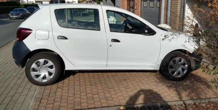 Dacia Sandero 05/2017 km 15.599 carpass €5950 fixed price !, Auto's, Dacia, Particulier, Sandero, ABS, Airbags, Radio, Benzine