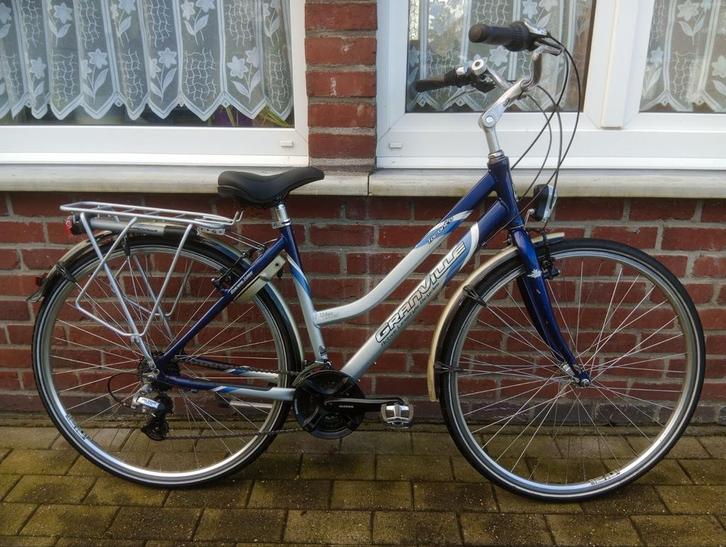 Aluminium meisjesfiets met 18 versnellingen in zeer goede st, Fietsen en Brommers, Fietsen | Meisjes, Gebruikt, 26 inch of meer
