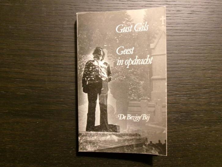 Geest in opdracht  -Gust Gils-   Gesigneerd met opdracht!!!, Boeken, Literatuur, Ophalen of Verzenden