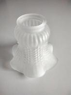 Ancien globe tulipe en pâte de verre sablé blanc pour lampe., Antiquités & Art, Enlèvement ou Envoi