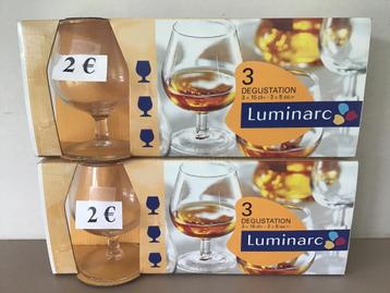 12 setjes van 6 gelijke glazen voor "sterken" drank beschikbaar voor biedingen