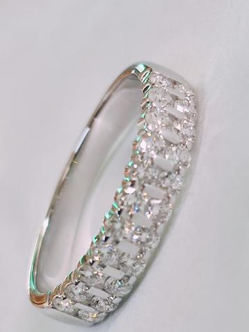 18 kt band ring met diamanten  0.33kt F/VVS-VS  beschikbaar voor biedingen