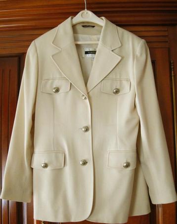 Nieuwe elegante jas (crème kleurig) – maat (42-44) beschikbaar voor biedingen