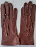Vintage bruine leren galahandschoenen voor dames, Ophalen of Verzenden, Zo goed als nieuw, Handschoenen, ANDERE