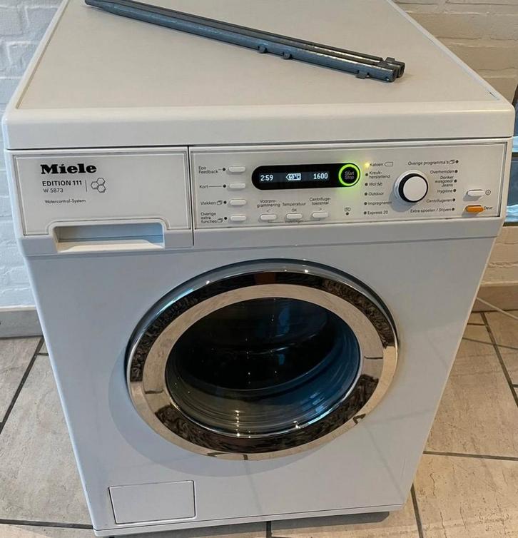 Miele SoftCare w5873 8Kilo 1600 toerenA+++ luxe jong model, Elektronische apparatuur, Wasmachines, Zo goed als nieuw, Voorlader