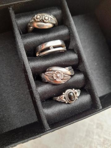 Prachtige zilveren ringen maat 50-52 met 925 gestempeld