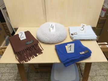 Echarpes de marque « Médina »  + béret beschikbaar voor biedingen