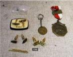 Lot de médailles anciennes - boutons de manchette - épingle, Antiquités & Art, Enlèvement ou Envoi
